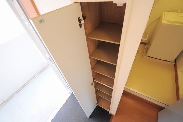 玄関　現状優先です。