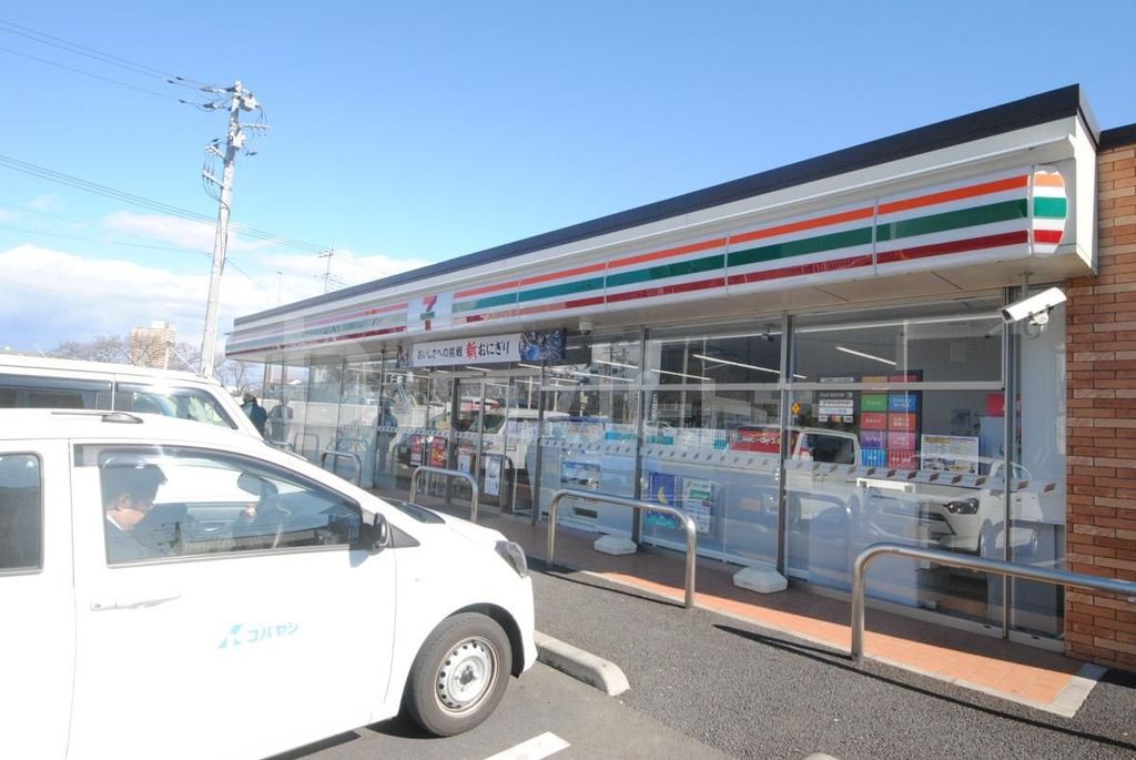 コンビニ　セブンイレブン越谷神明町2丁目店（コンビニ）まで530m