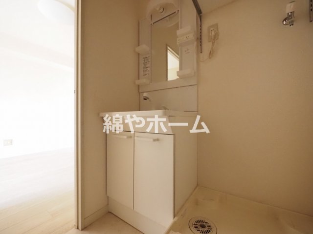 洗面設備　スペースが確保できる洗面所です