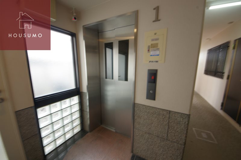 エントランス　建物の内部です