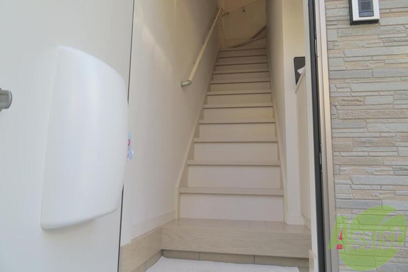 玄関　お部屋への階段はこちらになっております。