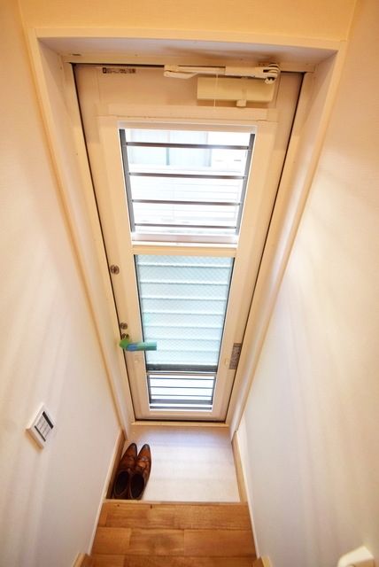 玄関　お問い合わせはタウンハウジングまで