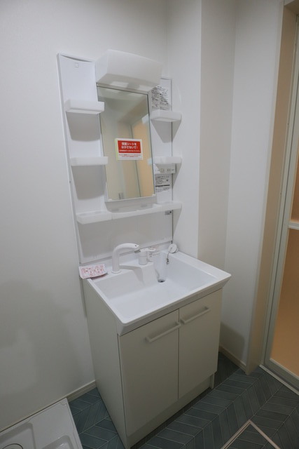 洗面設備　同じ間取りの別部屋写真