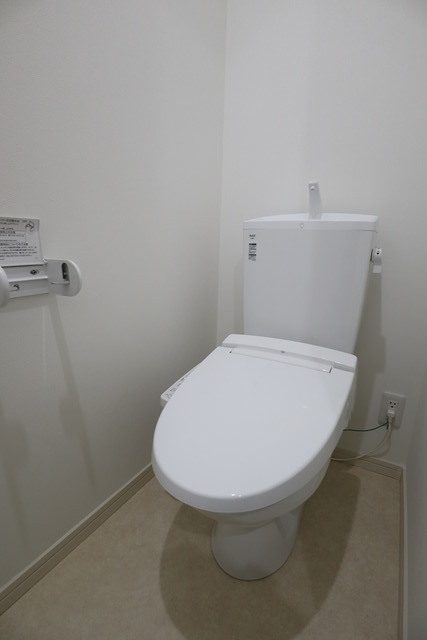 トイレ　同じ間取りの別部屋写真