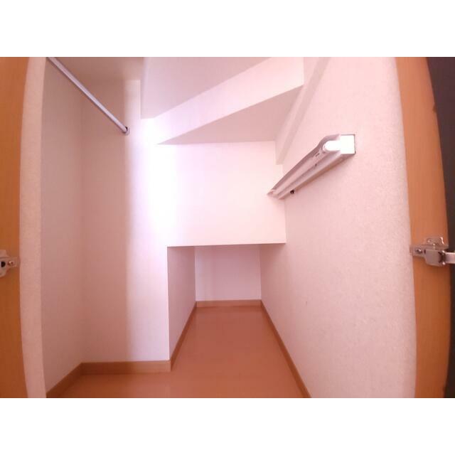 収納　階段下収納