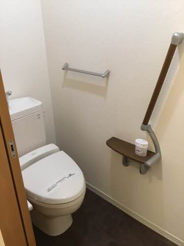 トイレ　掲載写真は同型モデルを掲載しており実際のお部屋と仕様等が異な