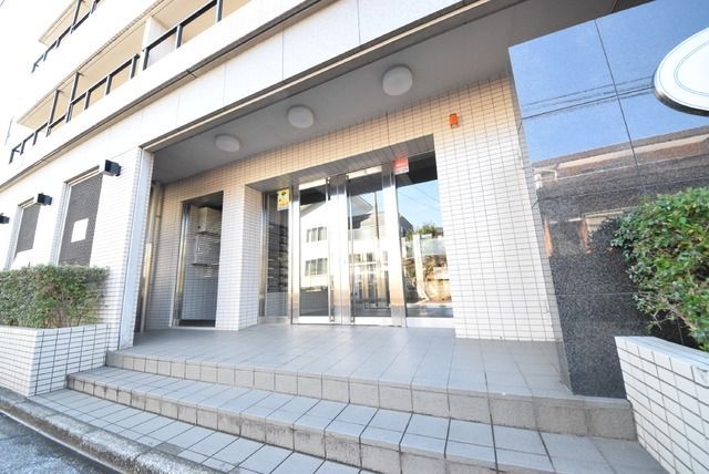 エントランス　オートロックと防犯カメラ付ででセキュリティ対策もバッチリ