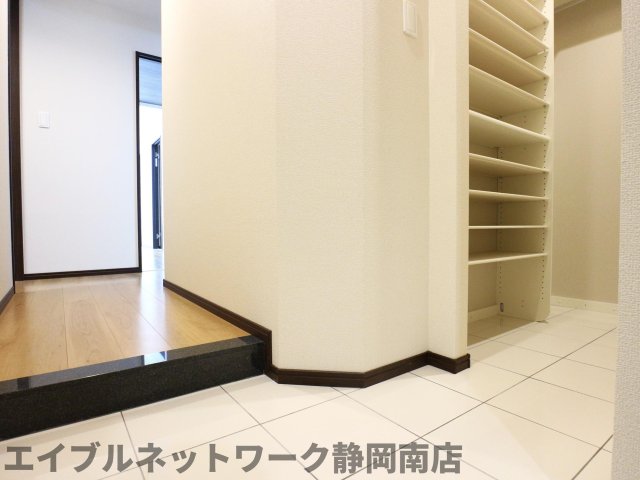 玄関　明るい玄関です