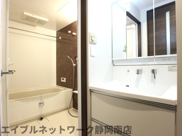 洗面設備　忙しい朝には欠かせない洗面所です