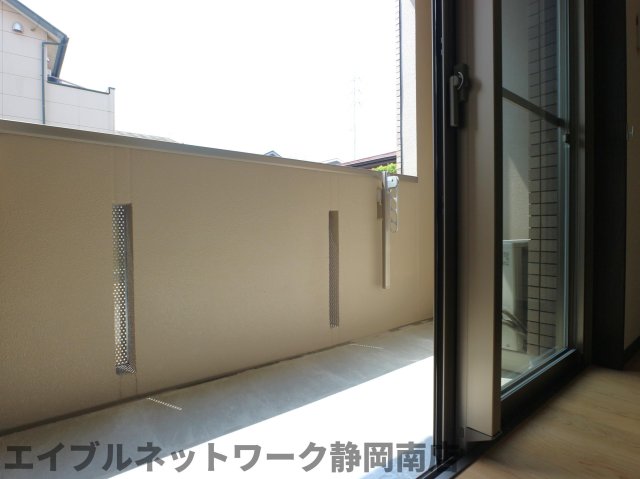 バルコニー　陽当たり良好なバルコニーです