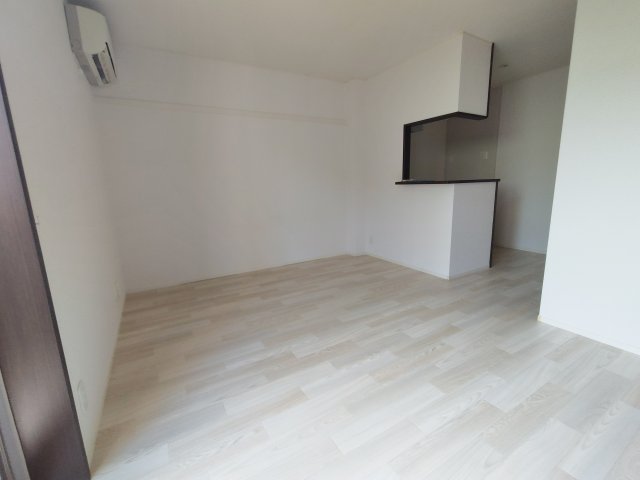 居室・リビング　明るいお部屋です♪