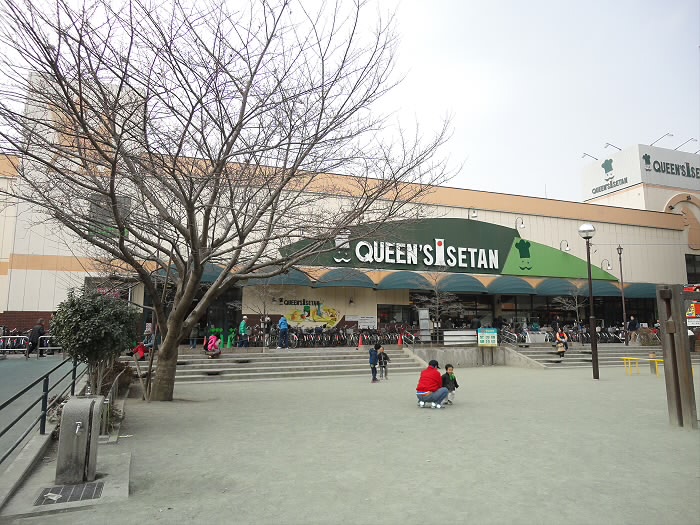 スーパー　クイーンズ伊勢丹仙川店（スーパー）まで318m
