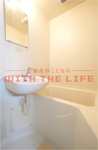 バス・シャワールーム　コンパクトで使いやすいお風呂です