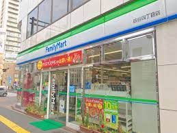 コンビニ　ファミリーマート 四谷四丁目店（コンビニ）まで616m