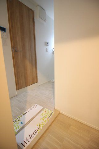 玄関　（別タイプ参考写真）アトレ東池袋　豊島区東池袋2