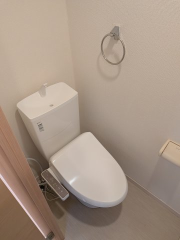 トイレ　キレイな個室空間です