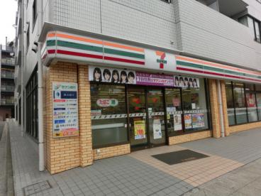 コンビニ　セブンイレブン横浜山手本牧通り店（コンビニ）まで135m