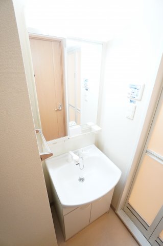 洗面設備　※同物件・同タイプの写真です。
