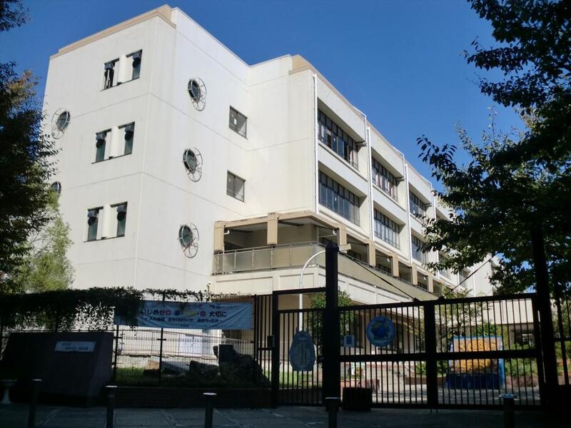 中学校　神戸市立港島学園・後期課程（中学校）まで457m