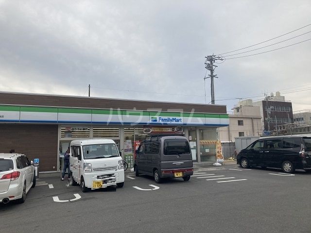 コンビニ　ファミリーマート　千成西店（コンビニ）まで245m