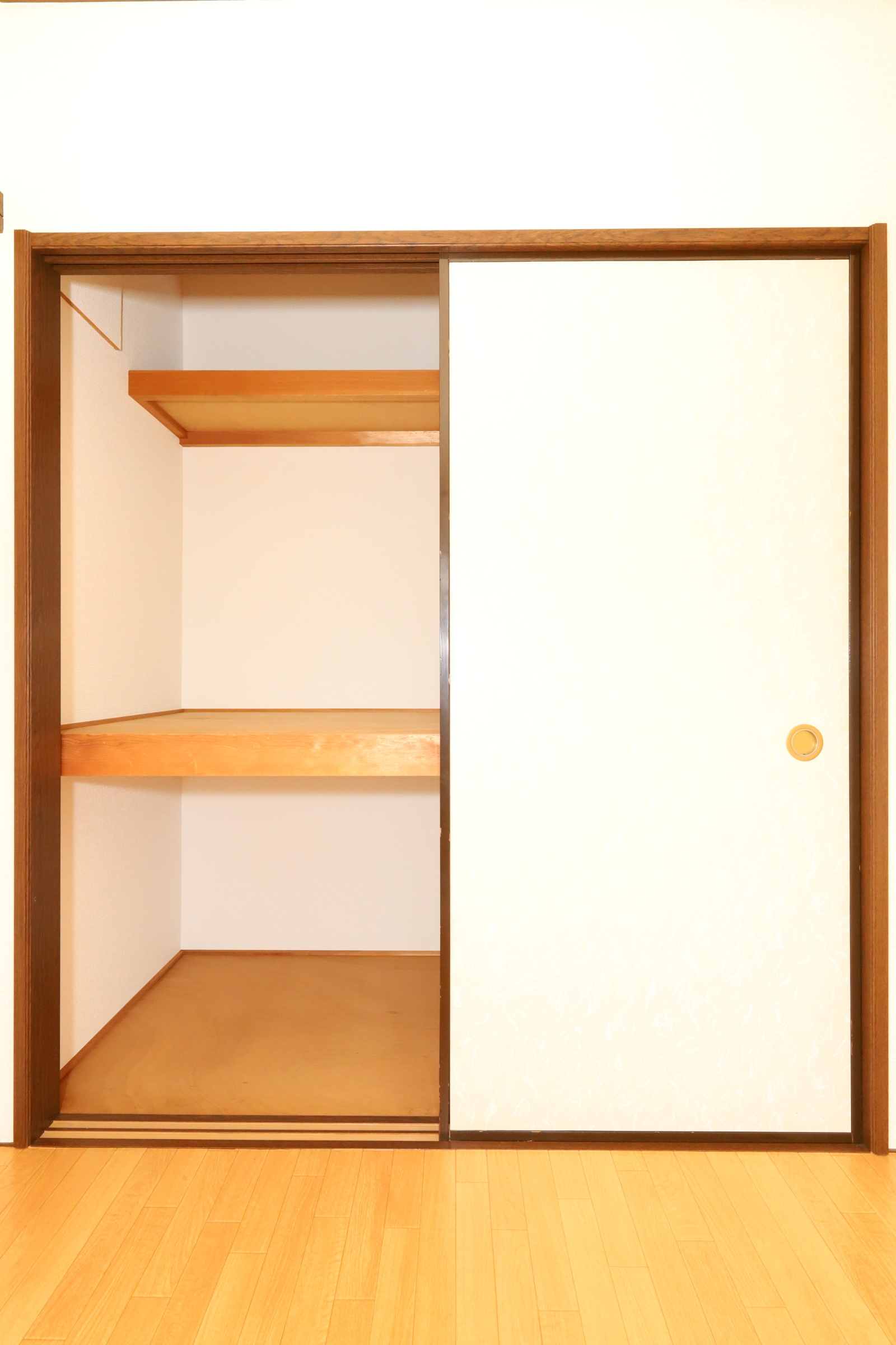 収納　三段に分かれた使い勝手の良い収納です　よく使うものは中段…
