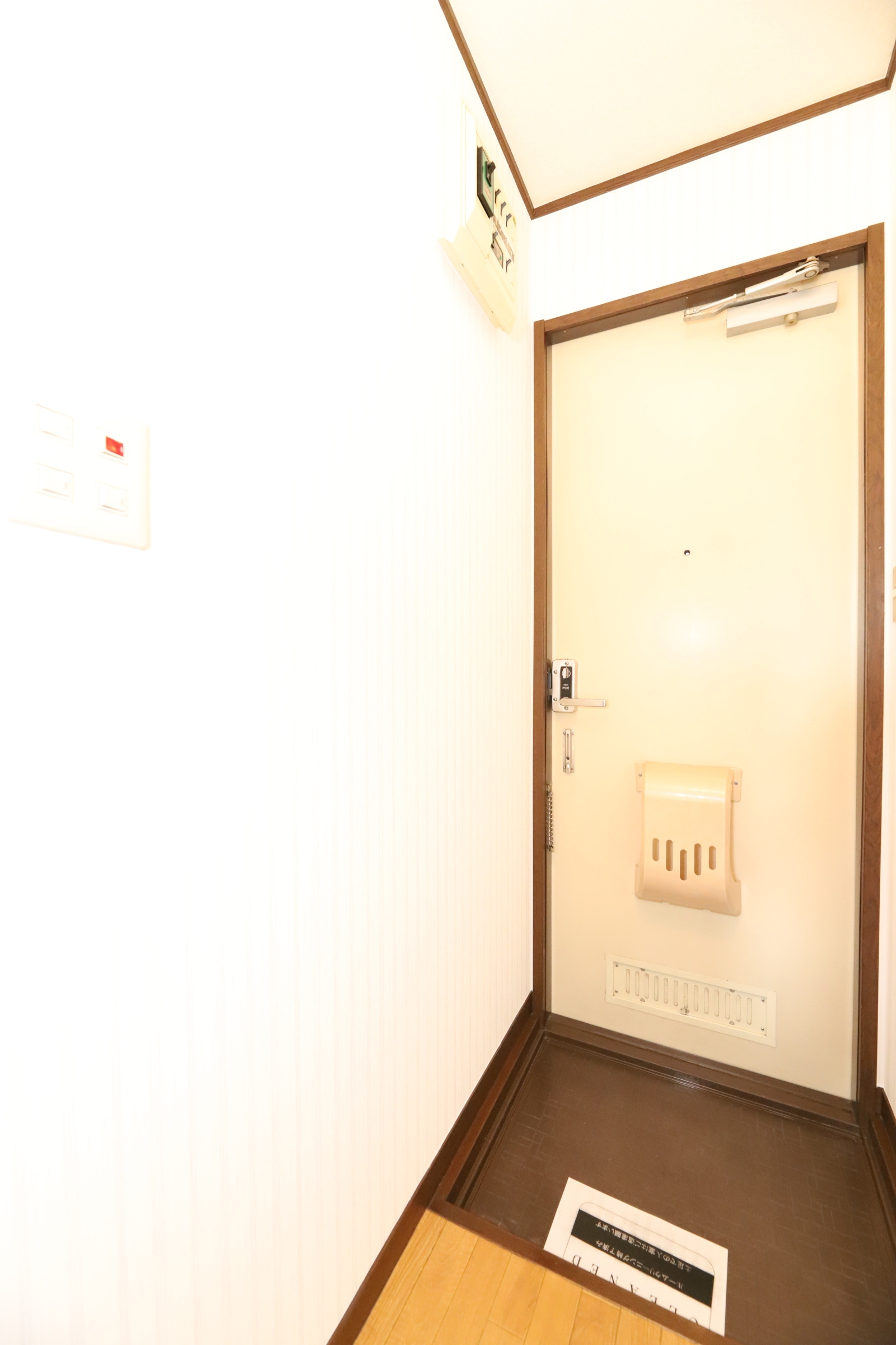玄関　玄関から部屋が丸見えにならない間取りです