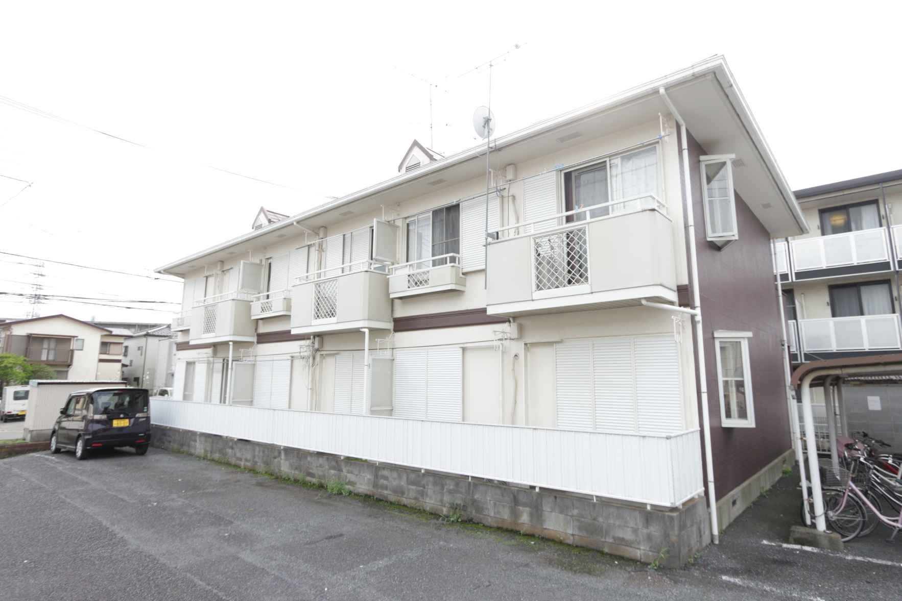 建物外観　すっきりしていて清潔感があります！とっても色鮮やかになっ…