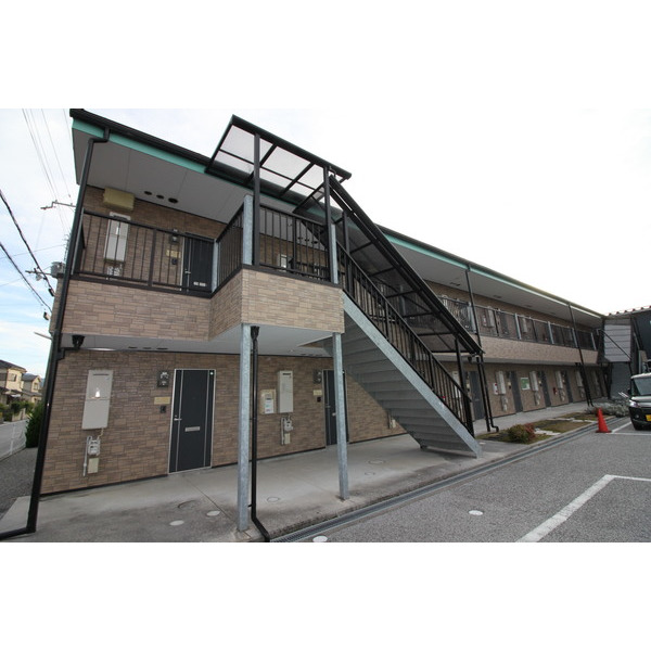 建物外観　２階建てアパートです