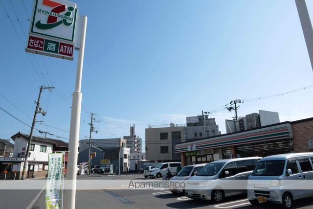 コンビニ　セブンイレブン（コンビニ）まで378m
