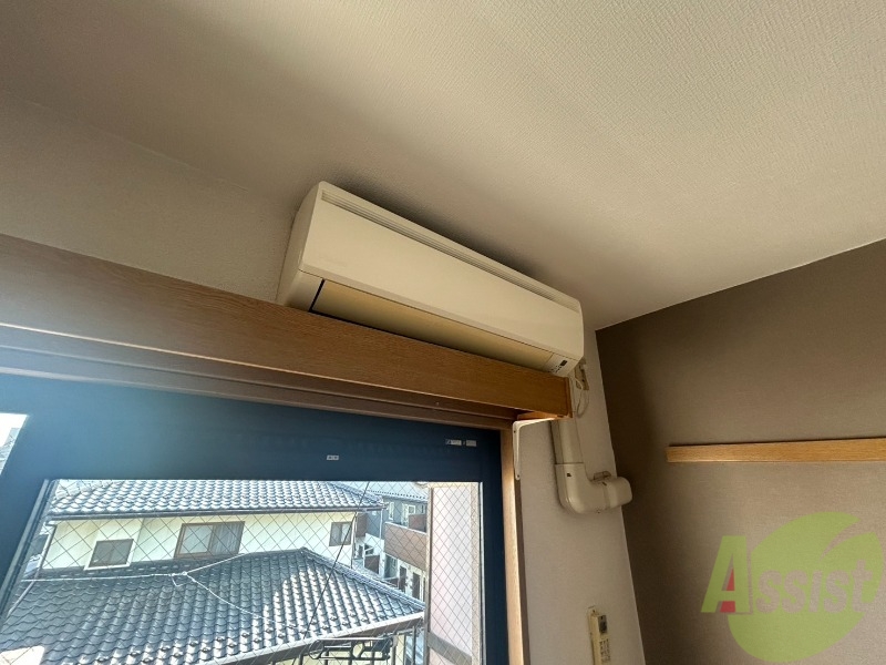 その他設備　冷房・暖房機能付きで年中空調管理ができます。