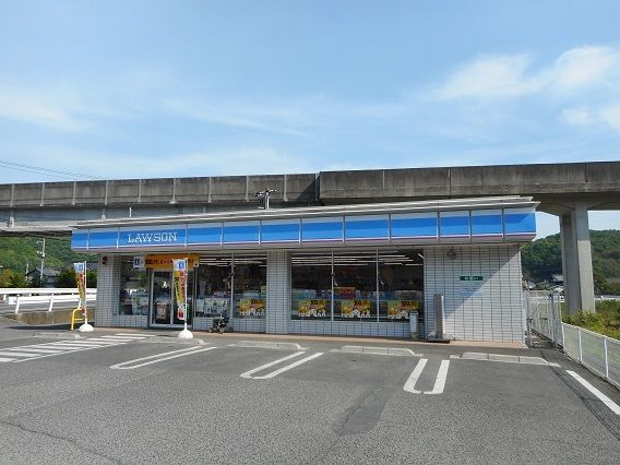 コンビニ　ローソン神辺上御領店（コンビニ）まで900m