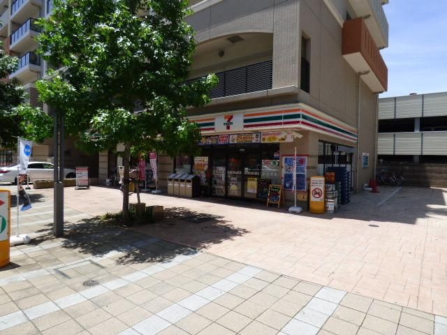 コンビニ　セブンイレブン（コンビニ）まで60m
