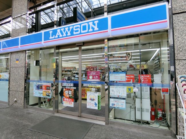 コンビニ　ローソン せんば心斎橋筋店（コンビニ）まで371m
