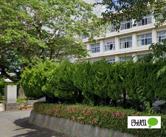 中学校　富士宮市立富士宮第一中学校（中学校）まで880m