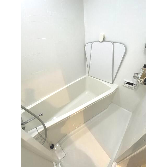 バス・シャワールーム　コンパクトで使いやすいお風呂です