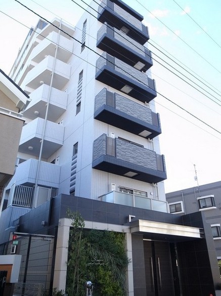 建物外観　鉄筋コンクリート造のがっちりとした造り。