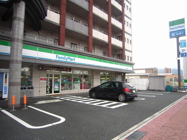 コンビニ　ファミリーマート（コンビニ）まで0m
