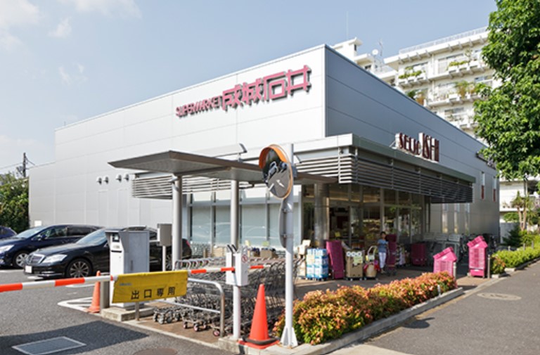 スーパー　成城石井柿の木坂店（スーパー）まで591m