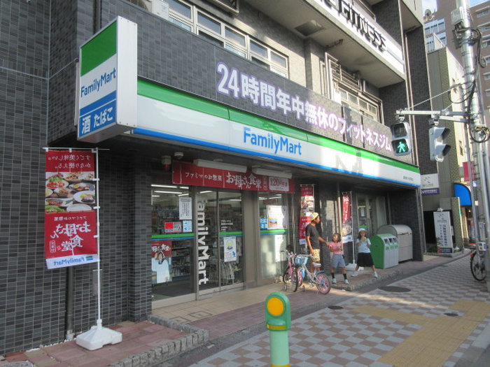 コンビニ　ファミリーマート（コンビニ）まで151m