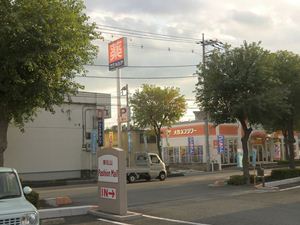 ドラックストア　ウエルシア東松山砂田店（ドラッグストア）まで287m