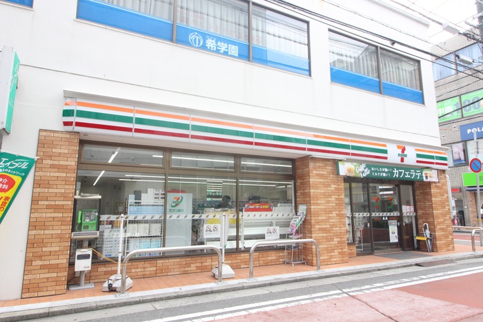 コンビニ　セブンイレブン（コンビニ）まで66m