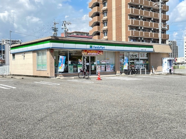コンビニ　ファミリーマート岩倉旭町一丁目店（コンビニ）まで174m