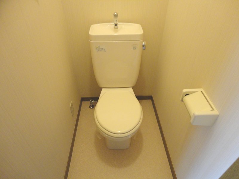 トイレ　※同タイプの別部屋参考写真となります(現況優先)
