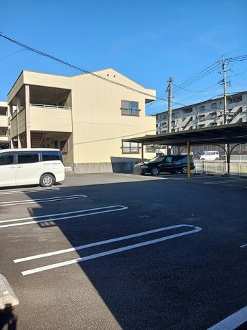 駐車場　駐車場があるので、車を買う予定の方も安心です