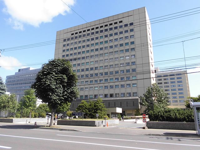 病院　札幌医科大学附属病院（病院）まで593m