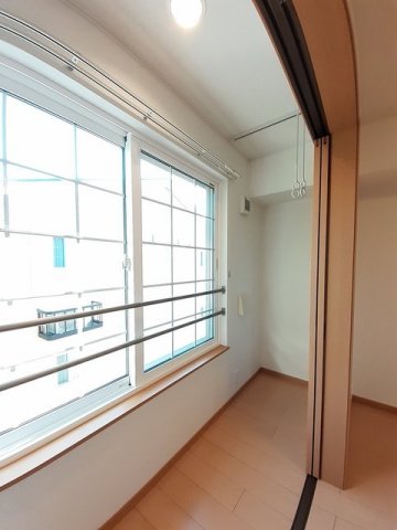 その他部屋・スペース　サンルーム。雨の日や冬でも安心して洗濯物が干せます！