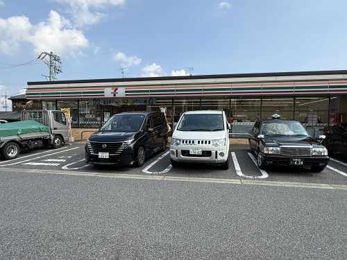 コンビニ　セブンイレブン名古屋植田本町３丁目店（コンビニ）まで52m