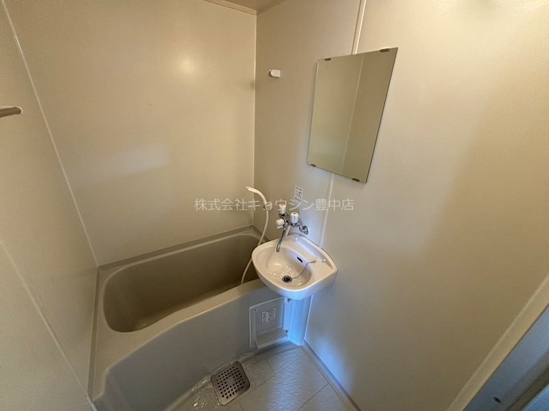 洗面設備　同建物　別部屋写真