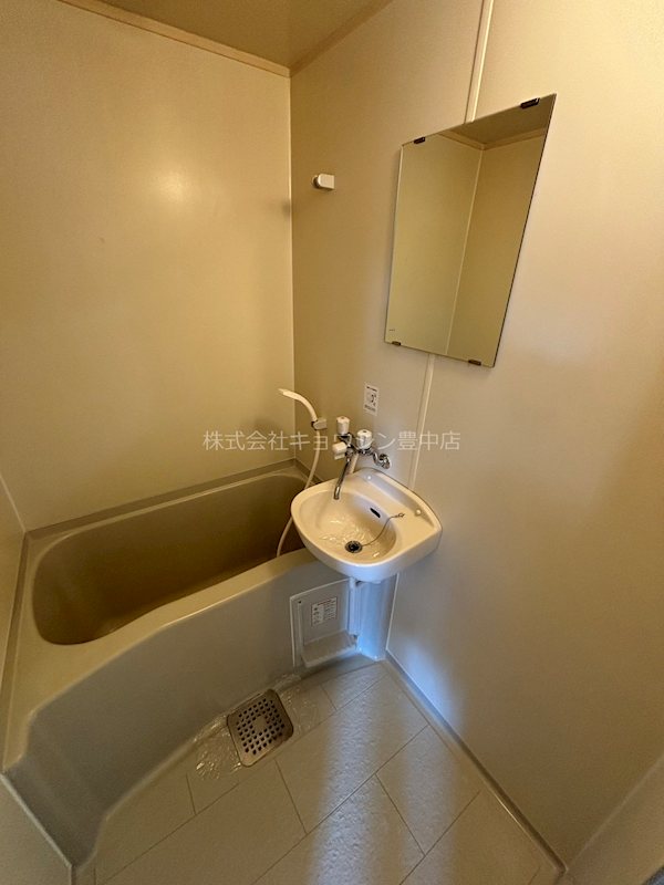 バス・シャワールーム　同建物　別部屋写真