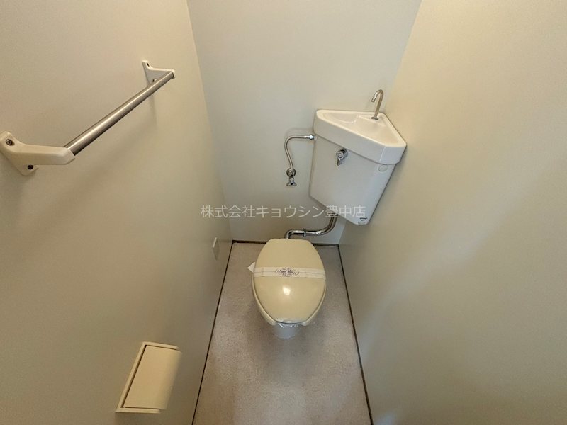 トイレ　同建物　別部屋写真